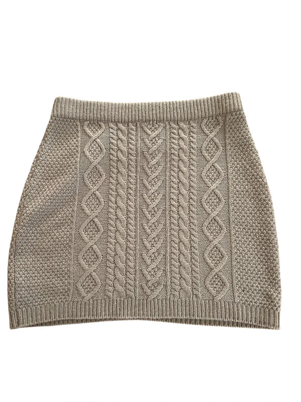 Mini gonna di maglia con trecce