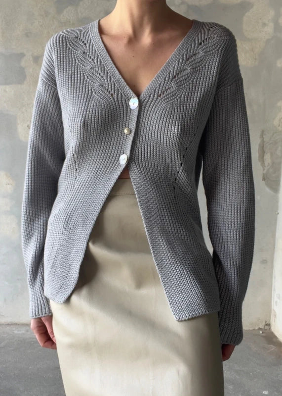 Cardigan maglia grigio con bottoni madreperla
