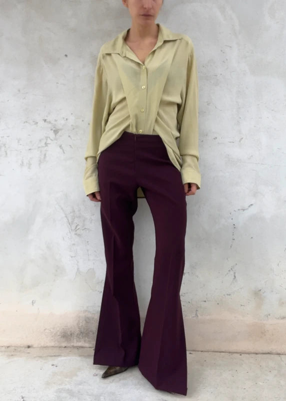 Pantaloni con spacco