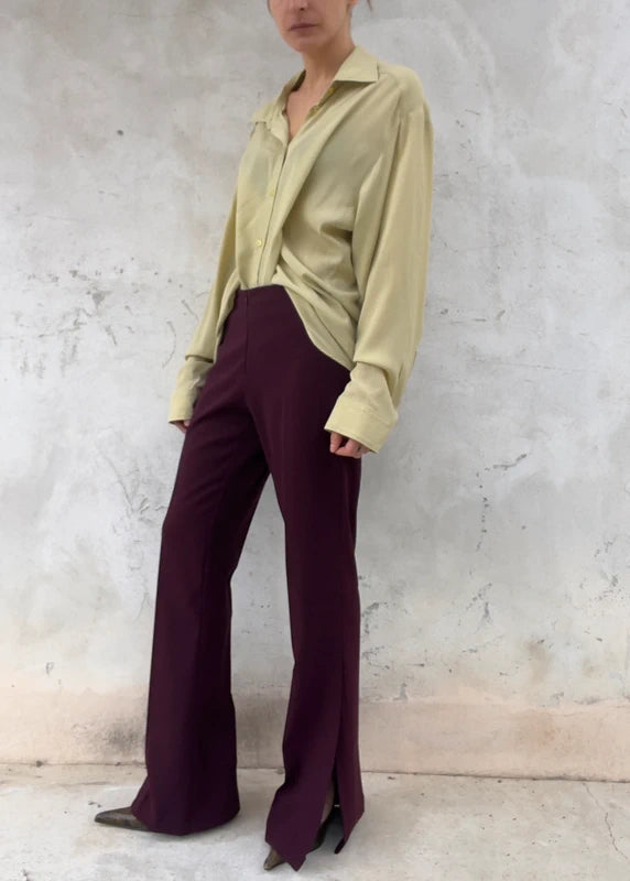Pantaloni con spacco