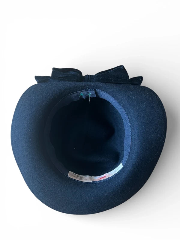 Cappello elegante vintage in lana nero