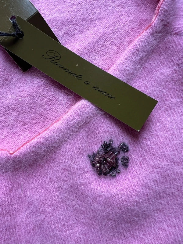 Maglione in misto angora/lana rosa ricamato con perline