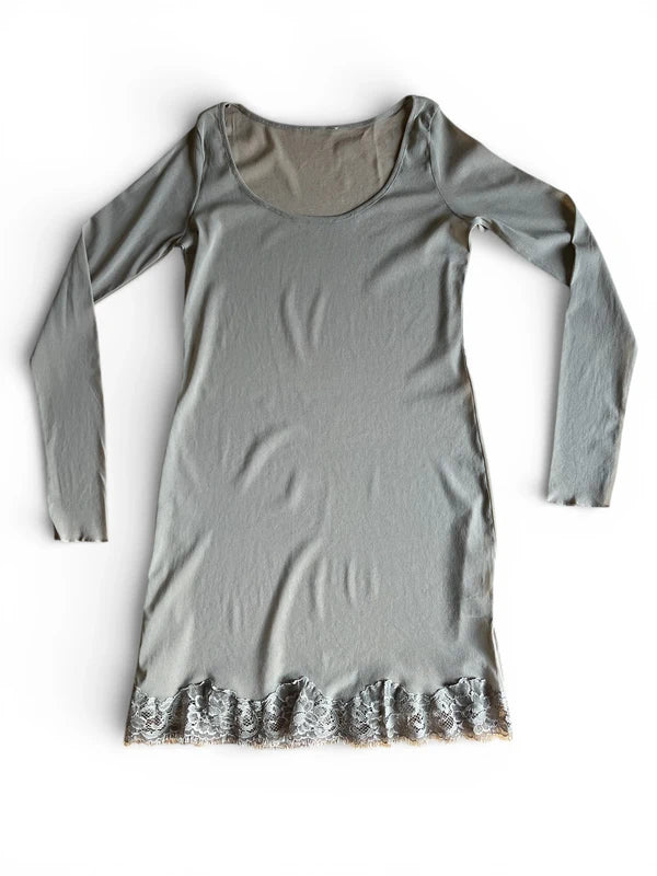 Mini abito sheer in mesh tulle con fondo pizzo