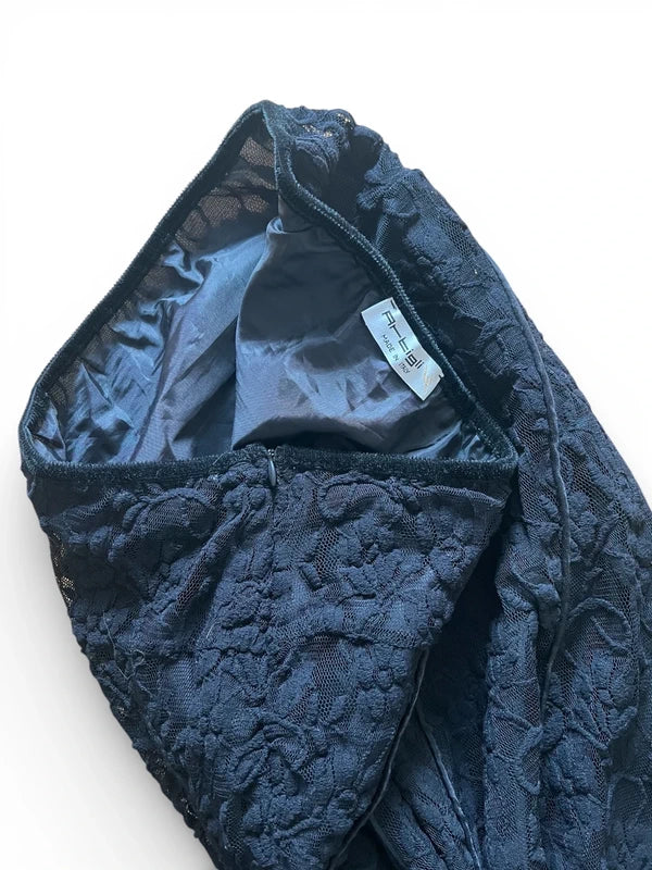 Gonna pizzo nera con tagli obliqui