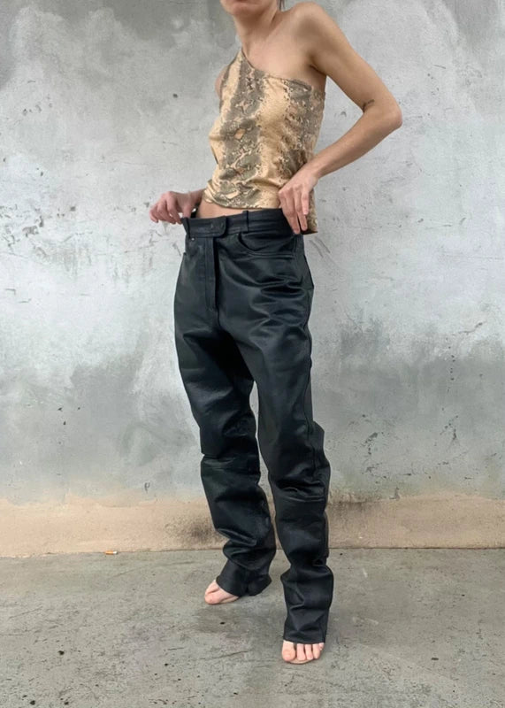 Pantaloni in pelle rigida