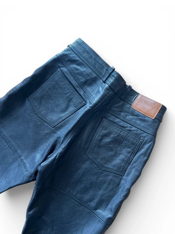 Pantaloni in pelle rigida