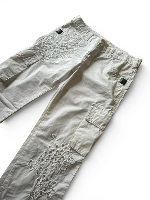 Pantalone cargo bianco con intarsi pizzo sangallo