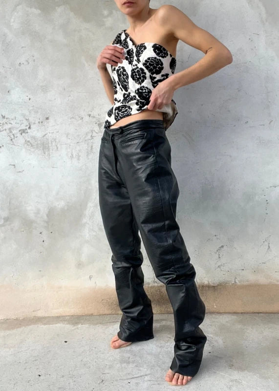Pantaloni in pelle neri con tasche a filetto