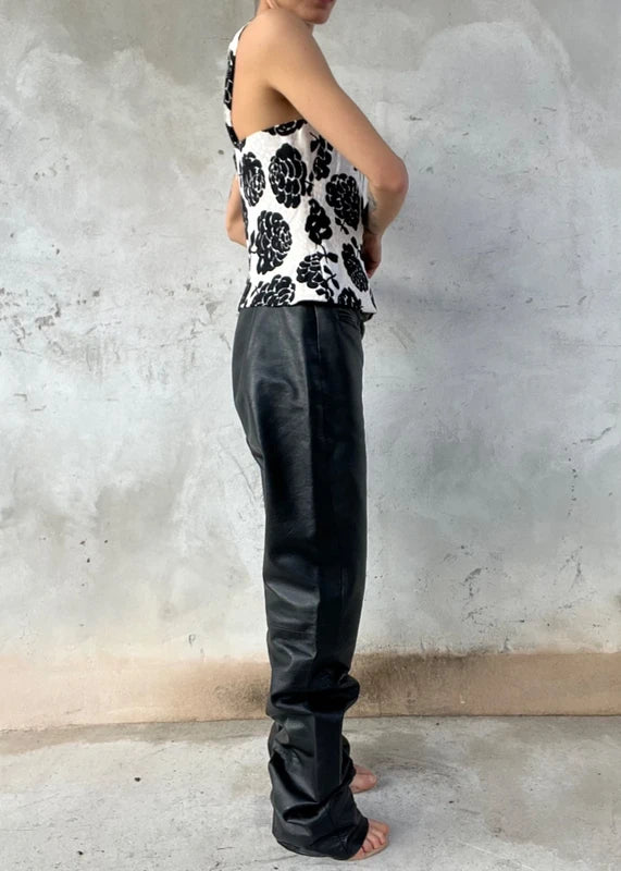 Pantaloni in pelle neri con tasche a filetto