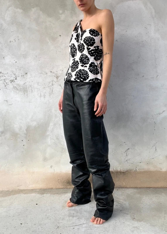 Pantaloni in pelle neri con tasche a filetto