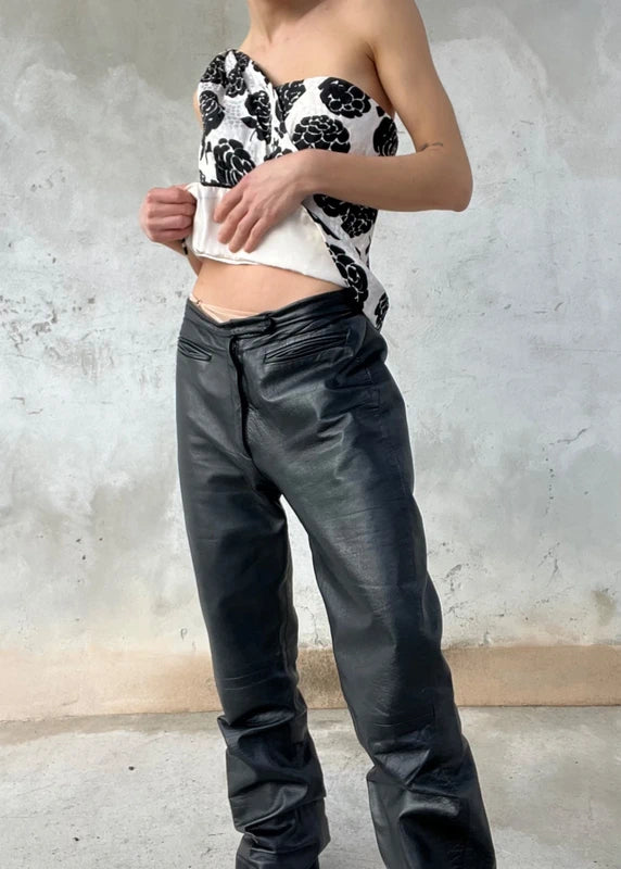 Pantaloni in pelle neri con tasche a filetto