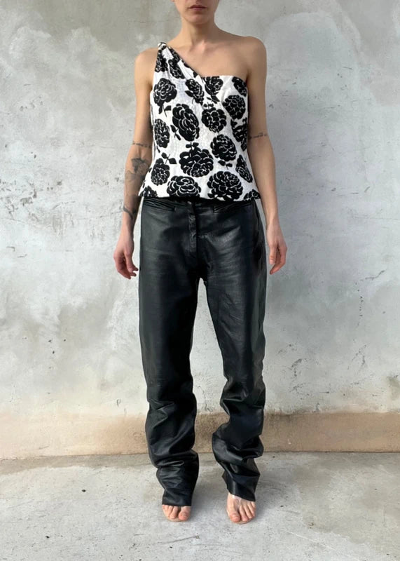 Pantaloni in pelle neri con tasche a filetto