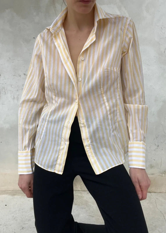 Camicia sfiancata con riga contrasto giallo chiaro