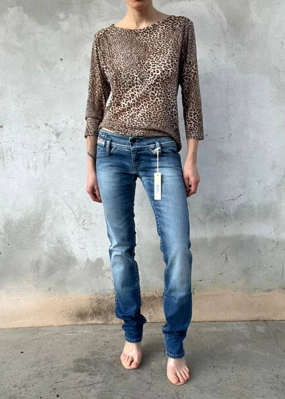 Pantalone slim Diesel a vita bassa con 5 tasche