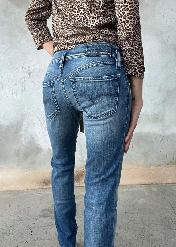 Pantalone slim Diesel a vita bassa con 5 tasche