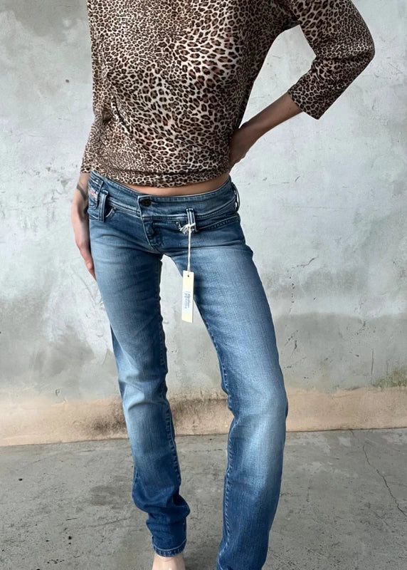 Pantalone slim Diesel a vita bassa con 5 tasche