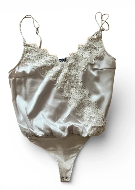 Body beige con pizzo
