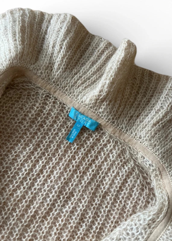 Cardigan beige con collo ampio
