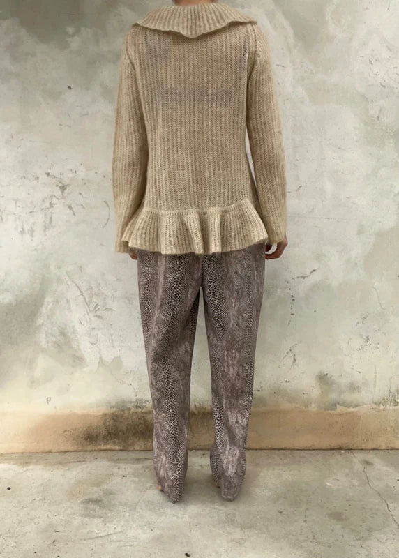 Cardigan beige con collo ampio
