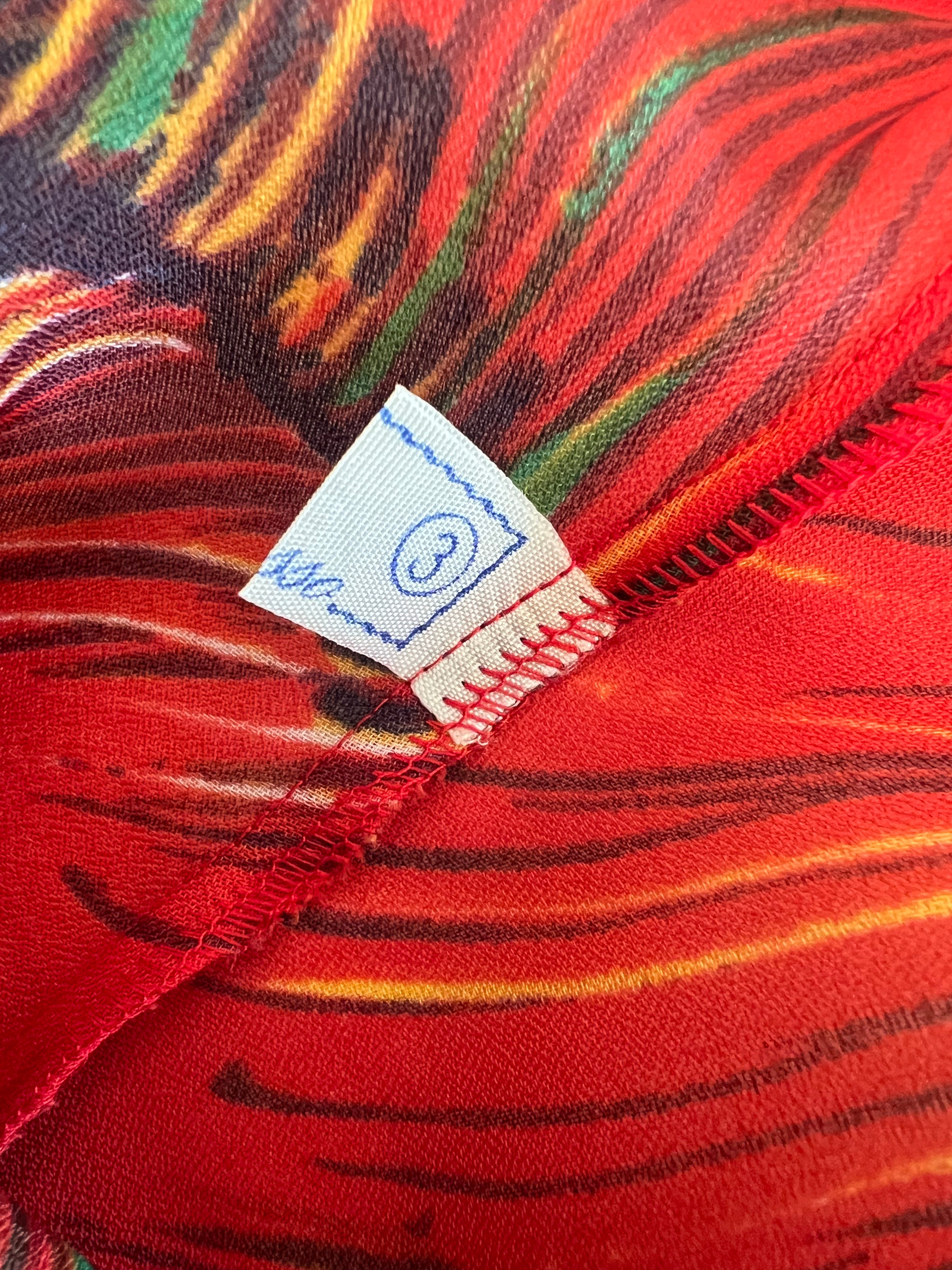 Abito estivo vintage rosso con stampa piume di pavone