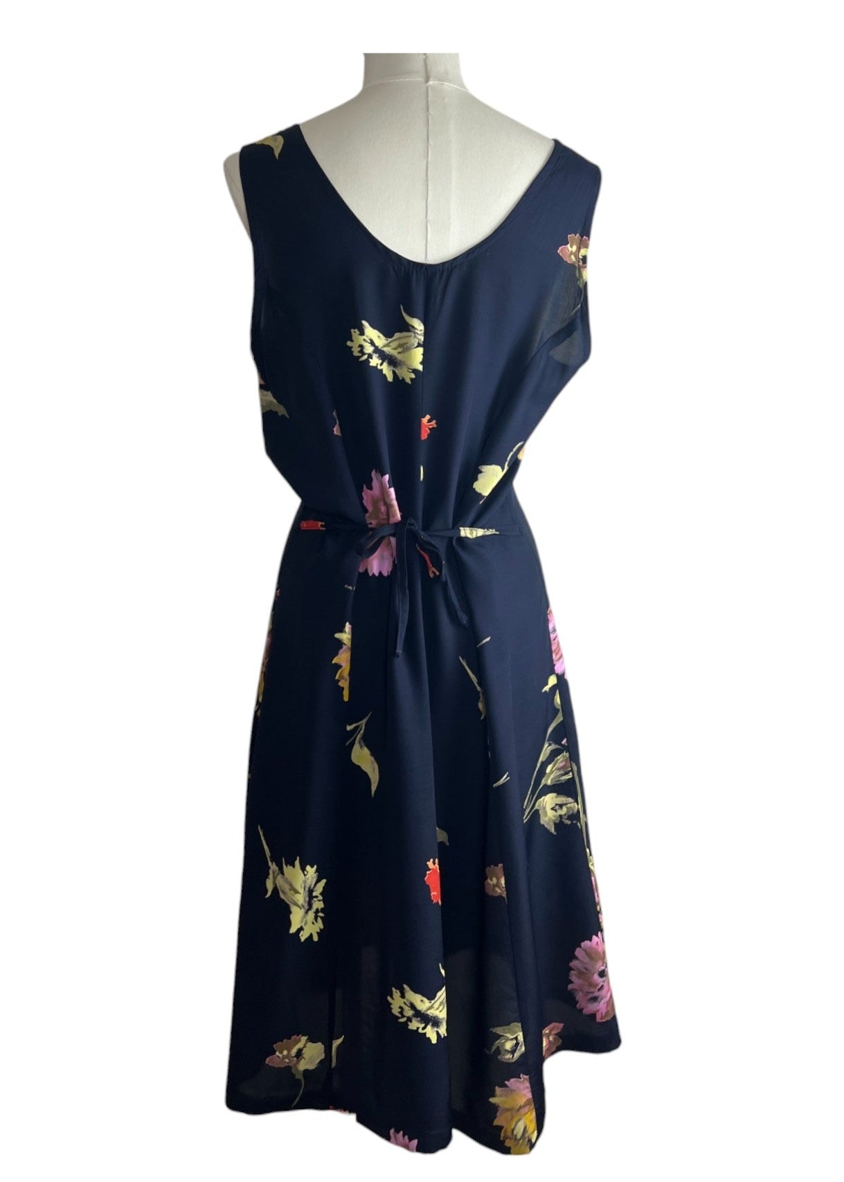 Abito estivo lungo nero con fiori