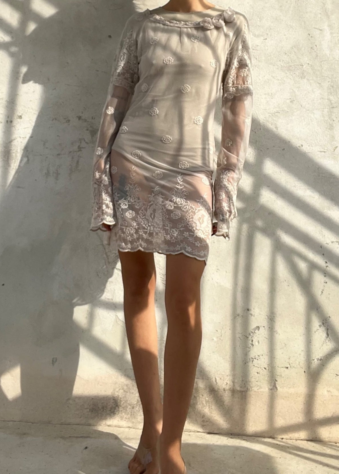 Abito di pizzo a maniche lunghe