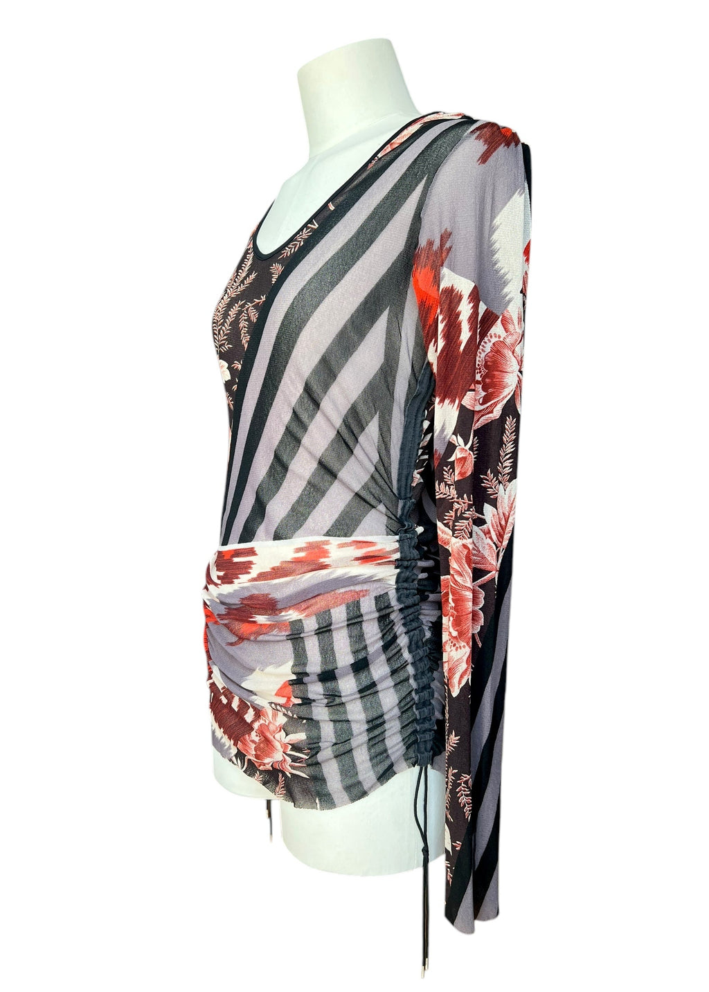 Top in mesh stampata nera con fantasia floreale