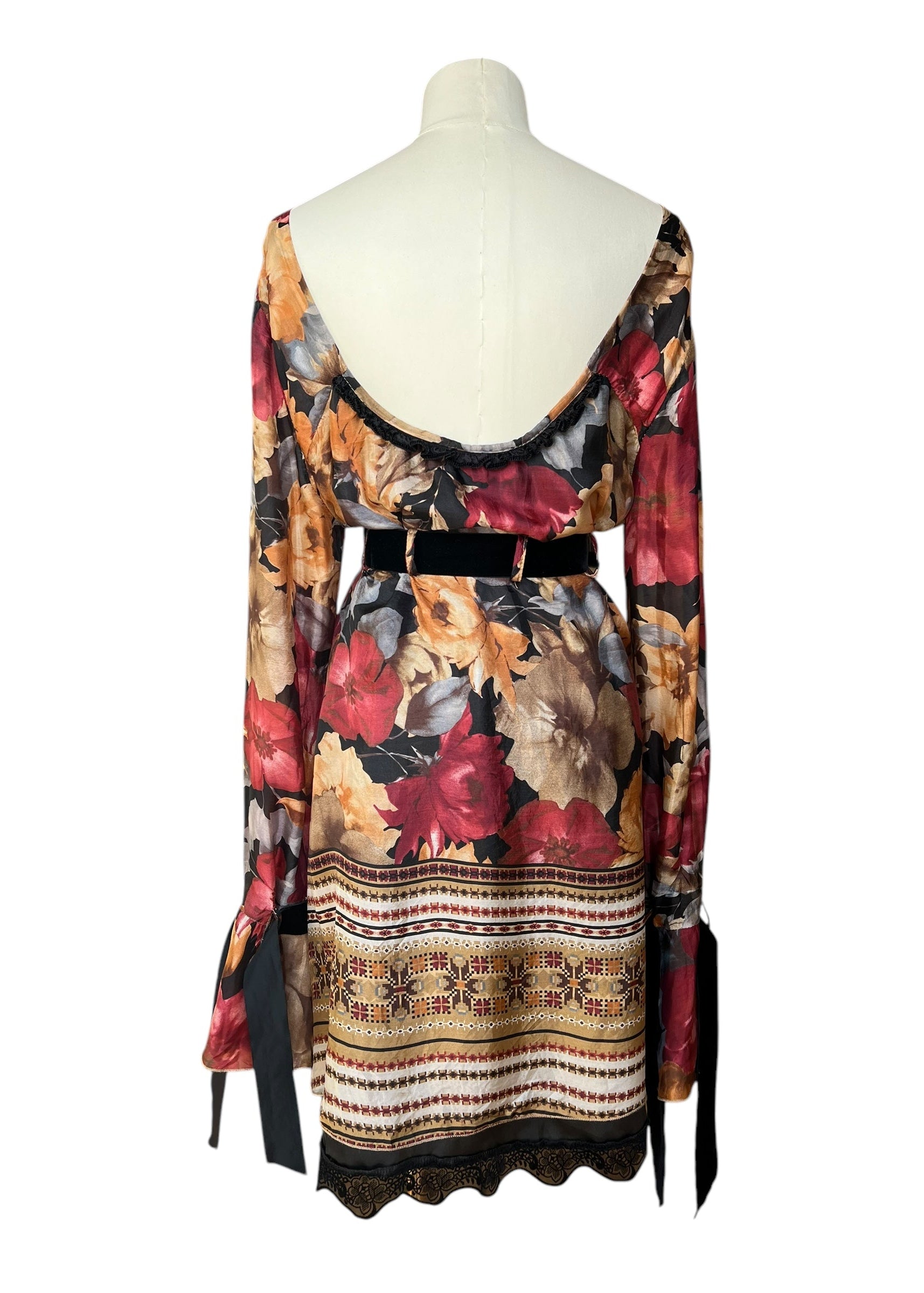 Abito in seta con fantasia floreale