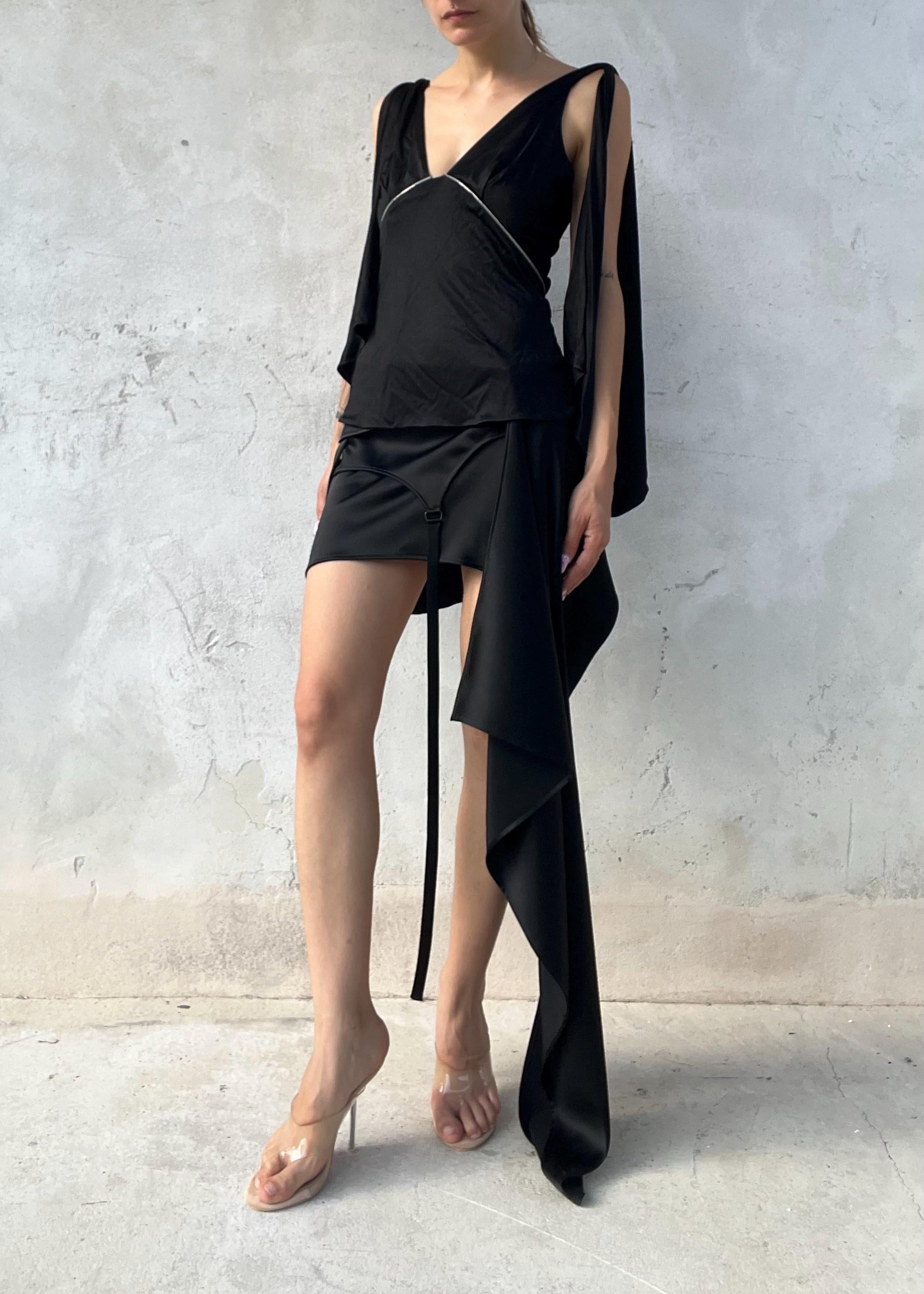 Top drappeggiato nero in jersey lucido