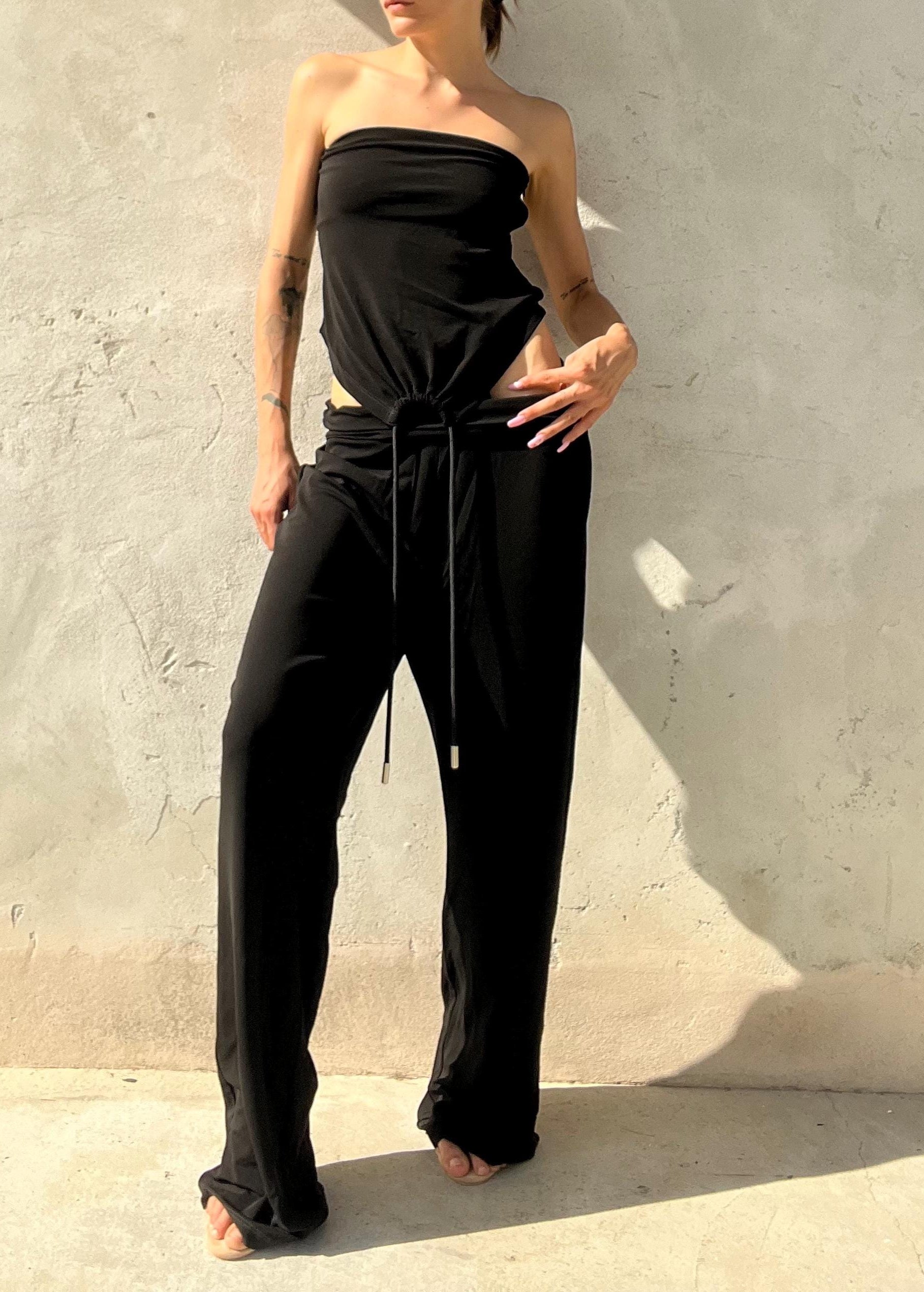 Tuta nera con cut out