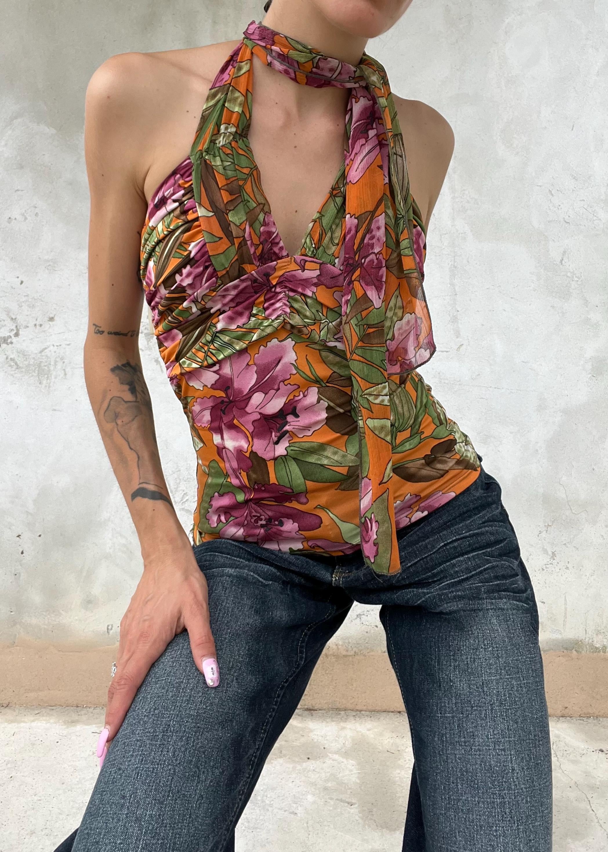 Top allacciato al collo rosa arancione e verde con stampa floreale