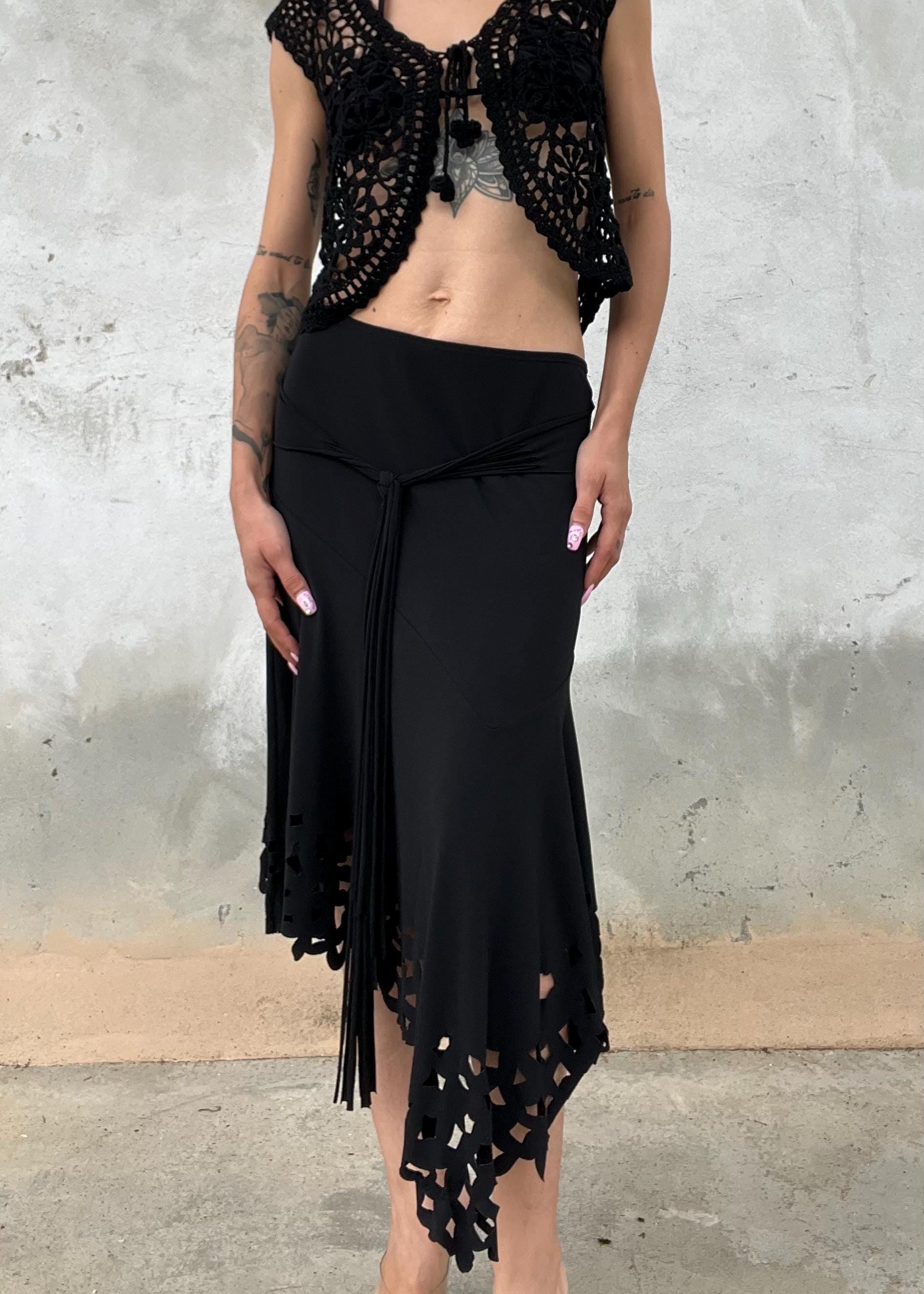 Gonna nera asimmetrica con punte al fondo