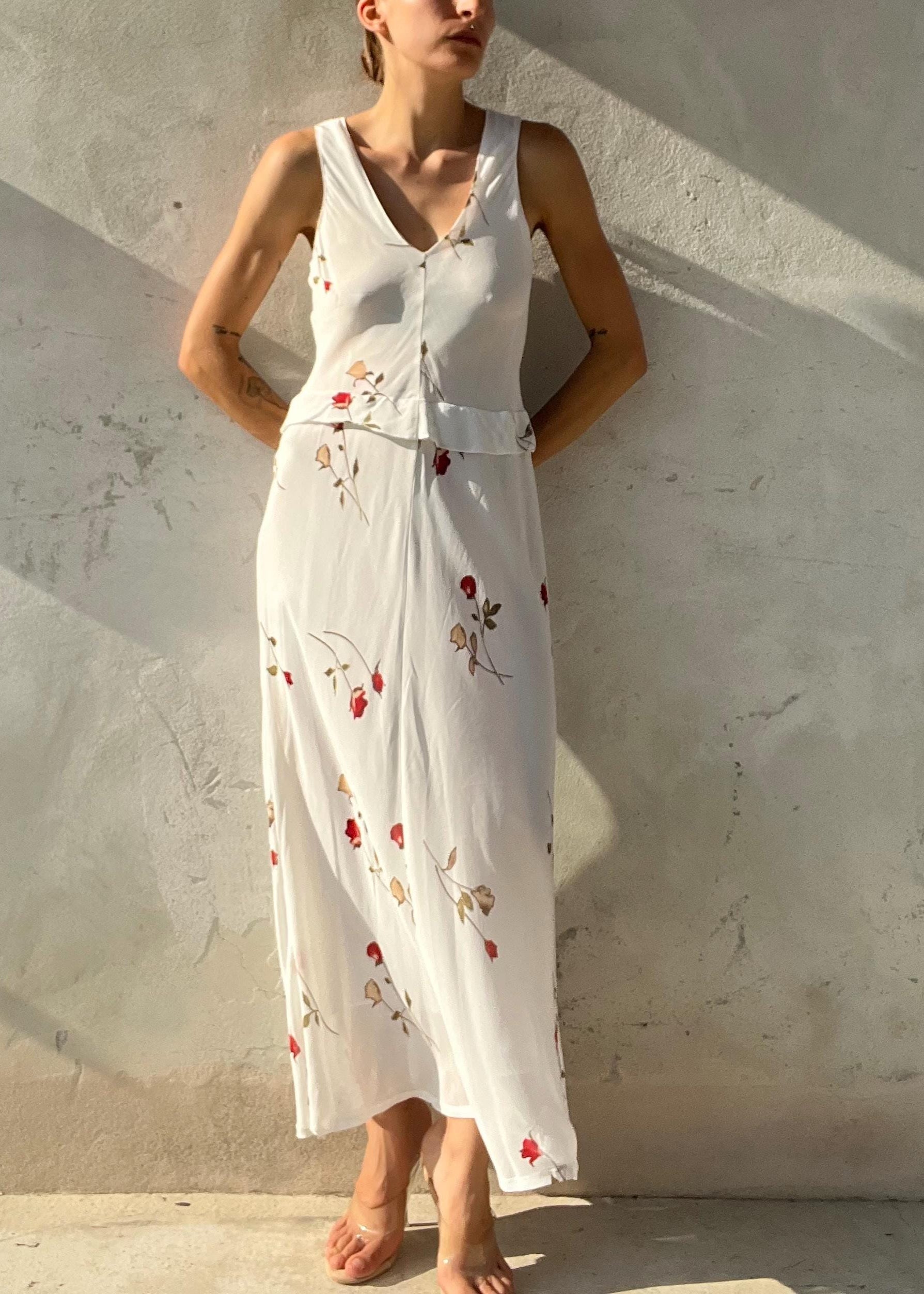 Abito estivo bianco con rose