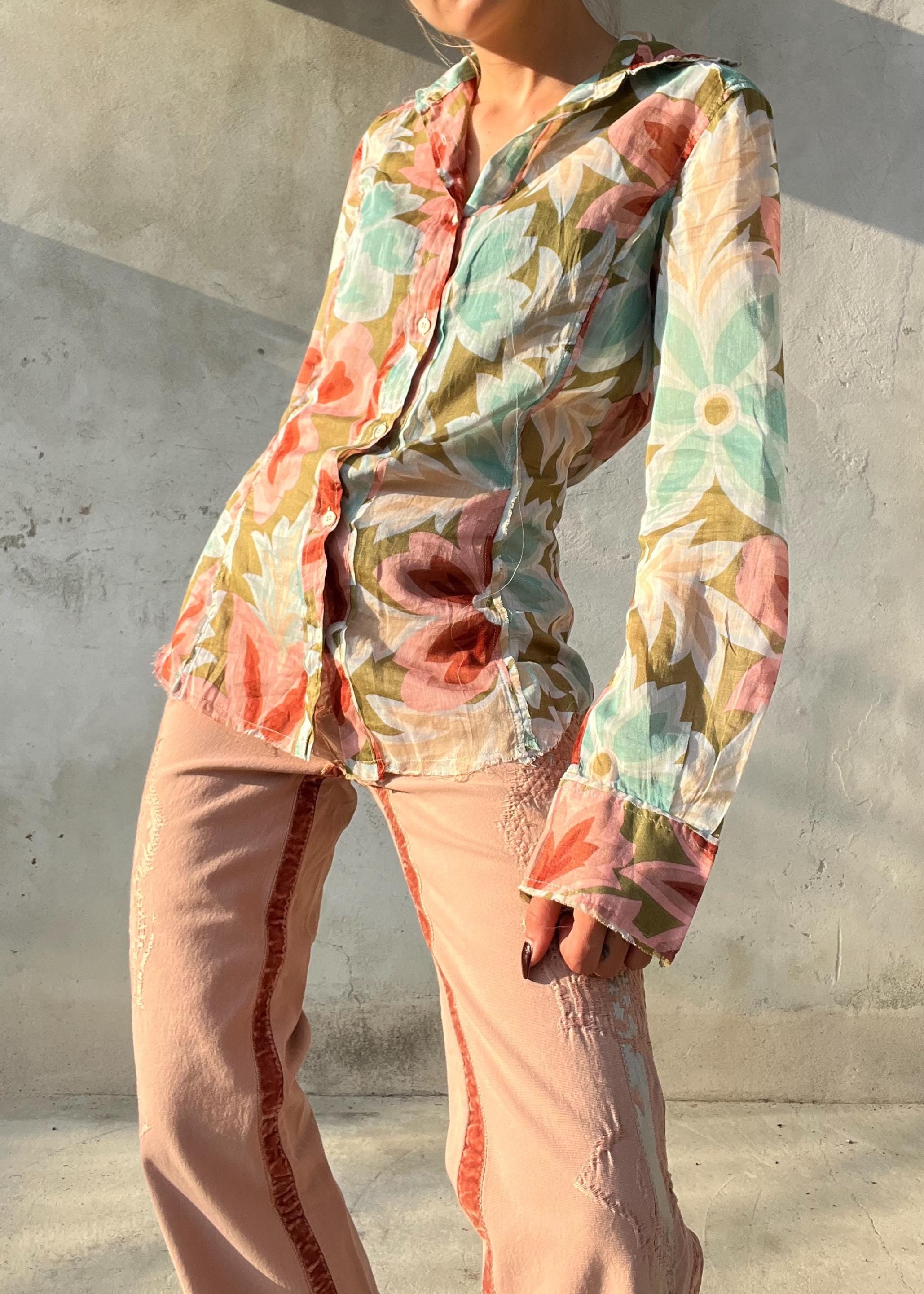 Camicia con pattern floreale rosa e azzurro