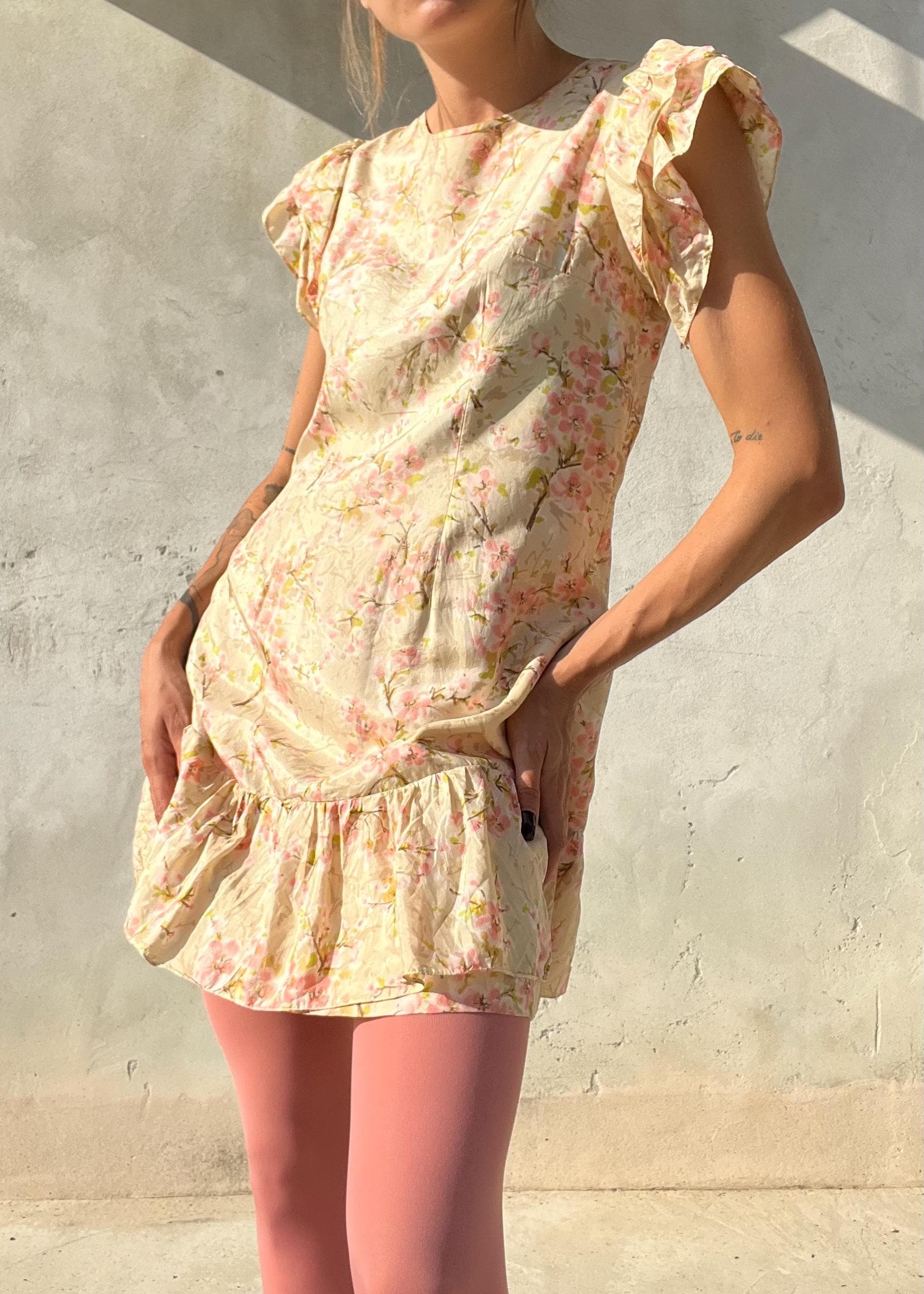 Mini abito realizzato a mano con fantasia floreale