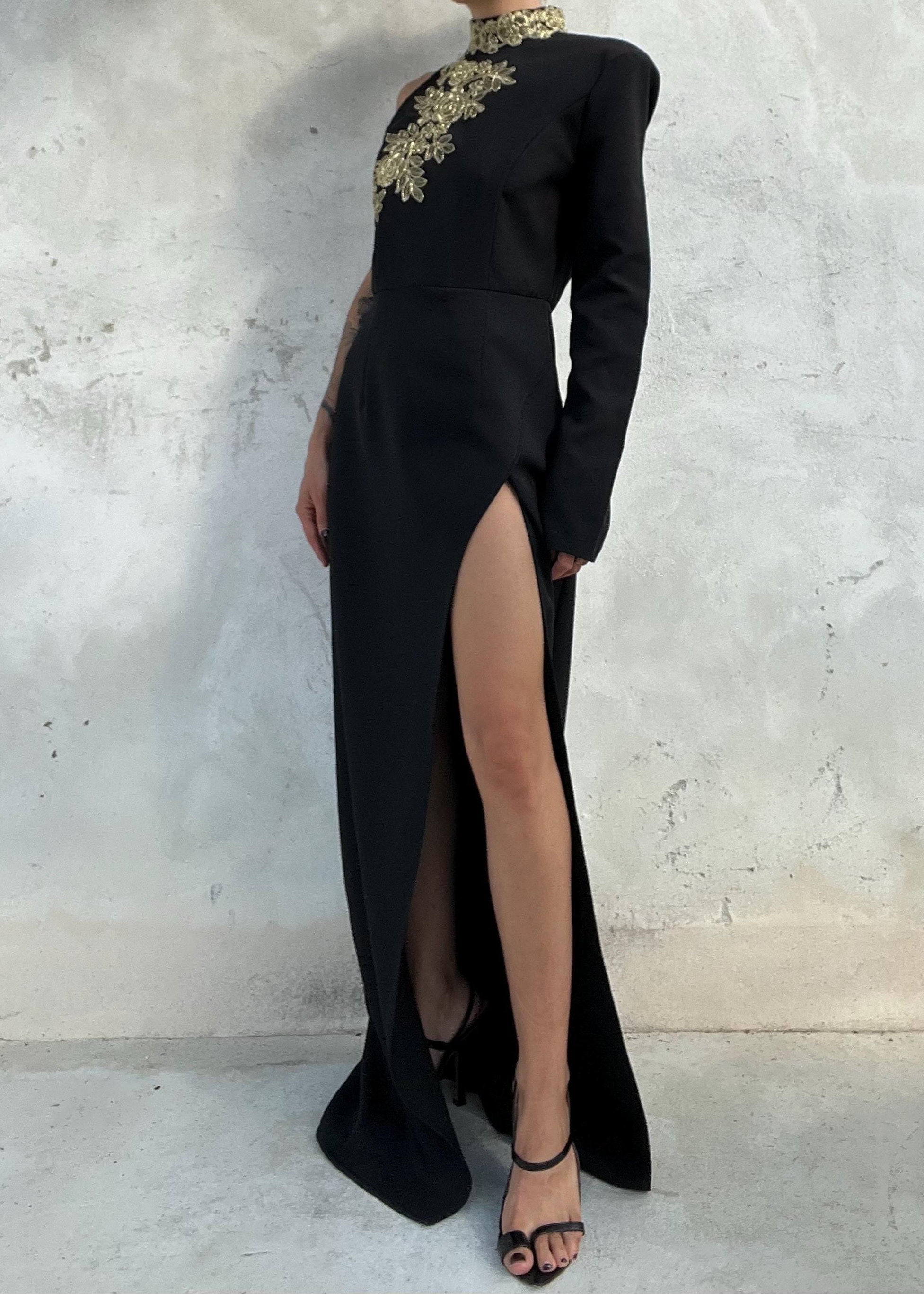 Abito da Sera Vintage Nero con Ricami Dorati 