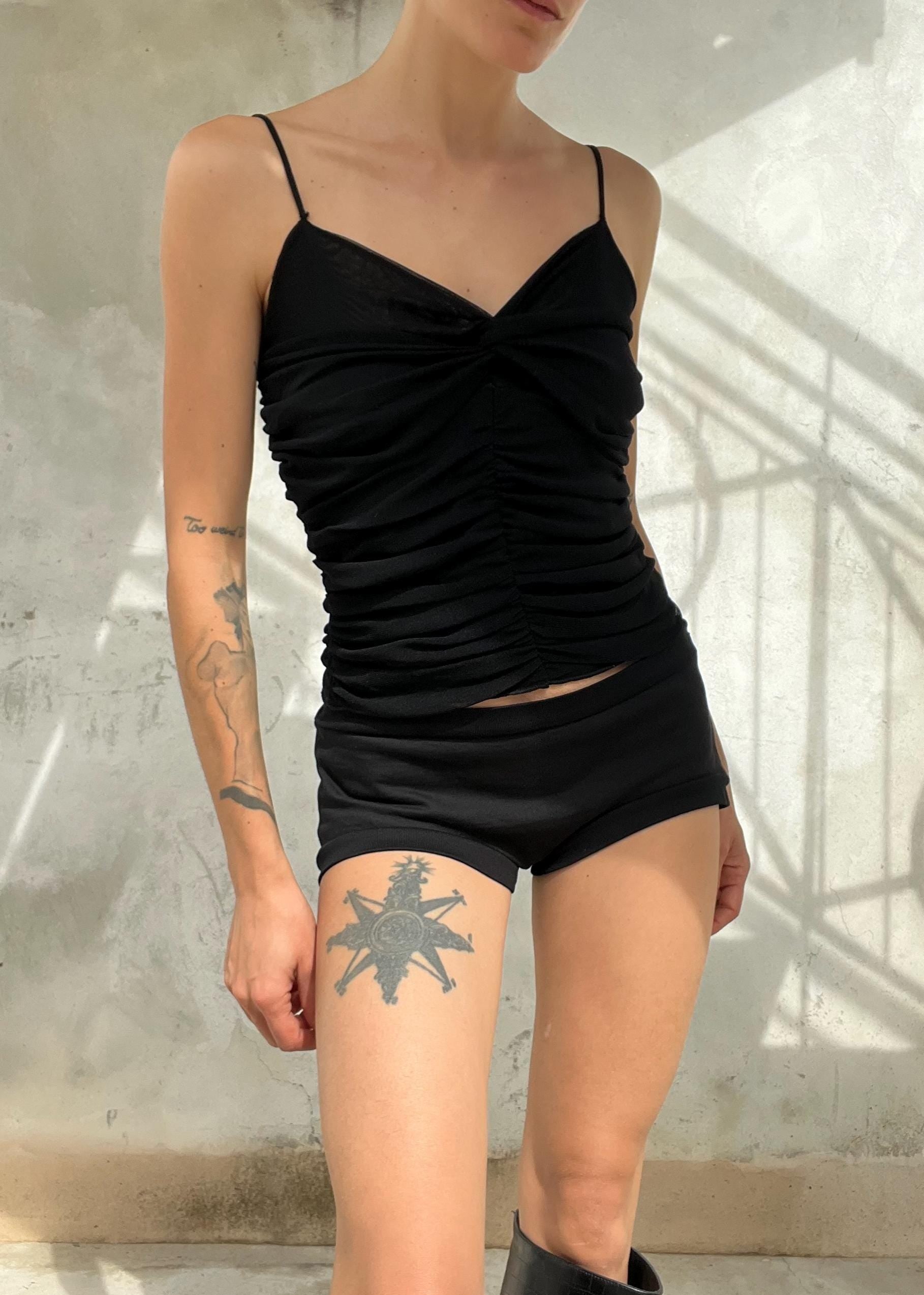 Top vintage nero drappeggiato con incrocio