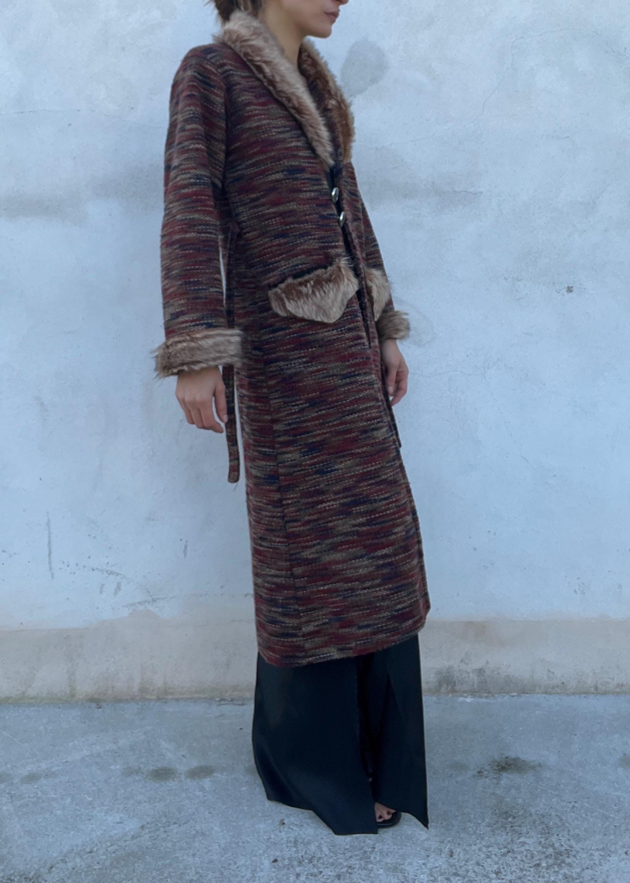 Cappotto vintage in maglia e finta pelliccia sui bordi