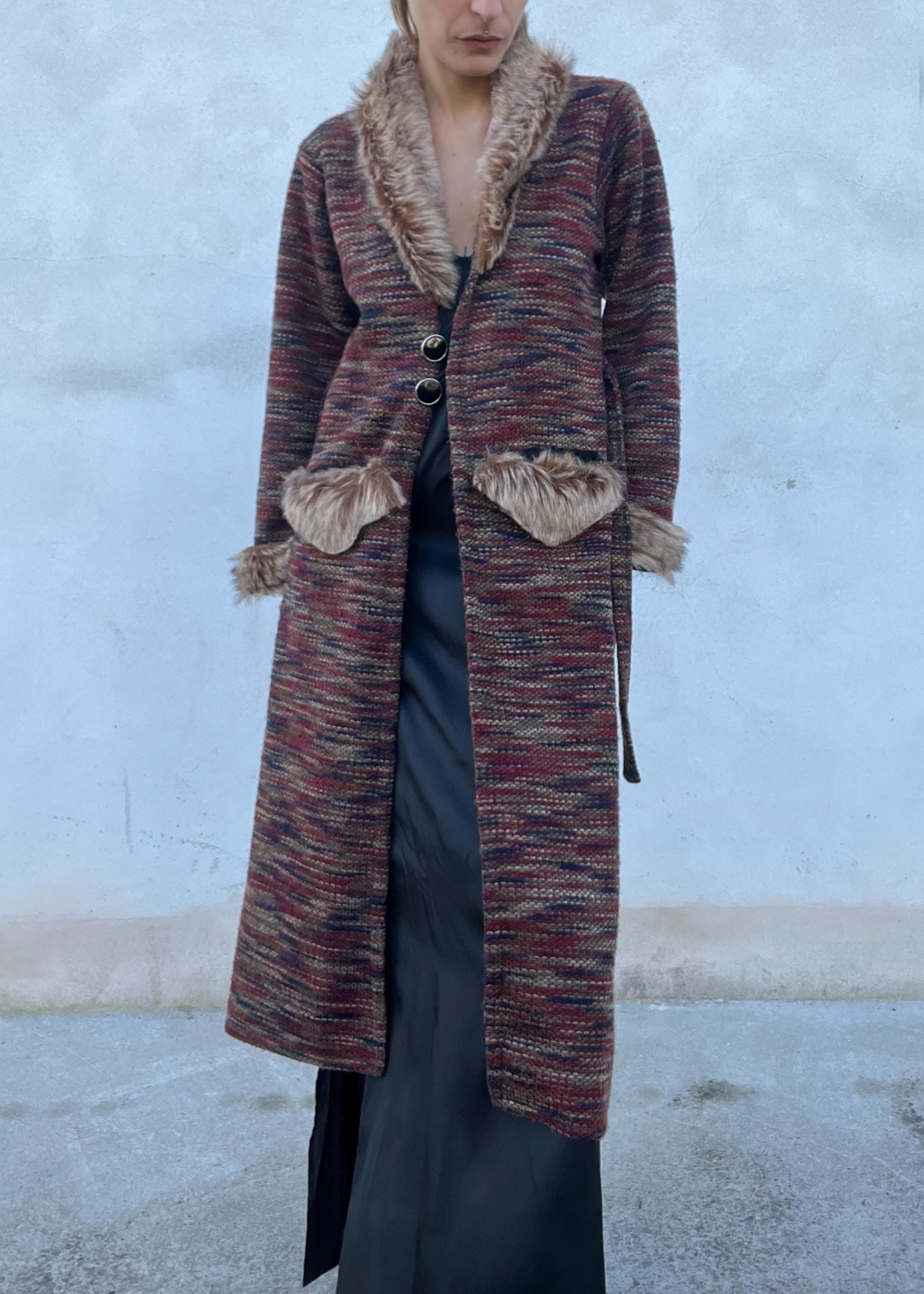 Cappotto vintage in maglia e finta pelliccia sui bordi