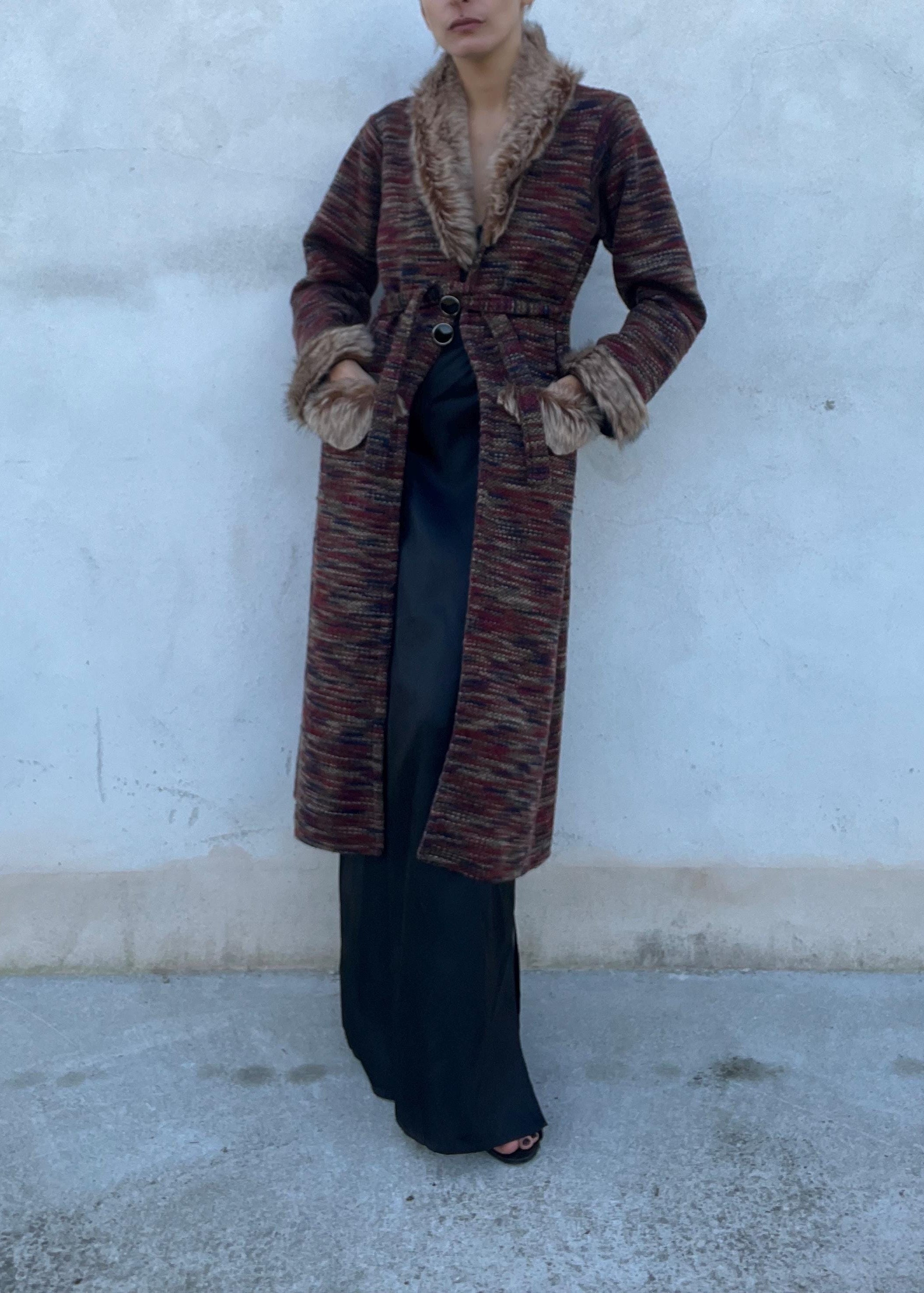 Cappotto vintage in maglia e finta pelliccia sui bordi