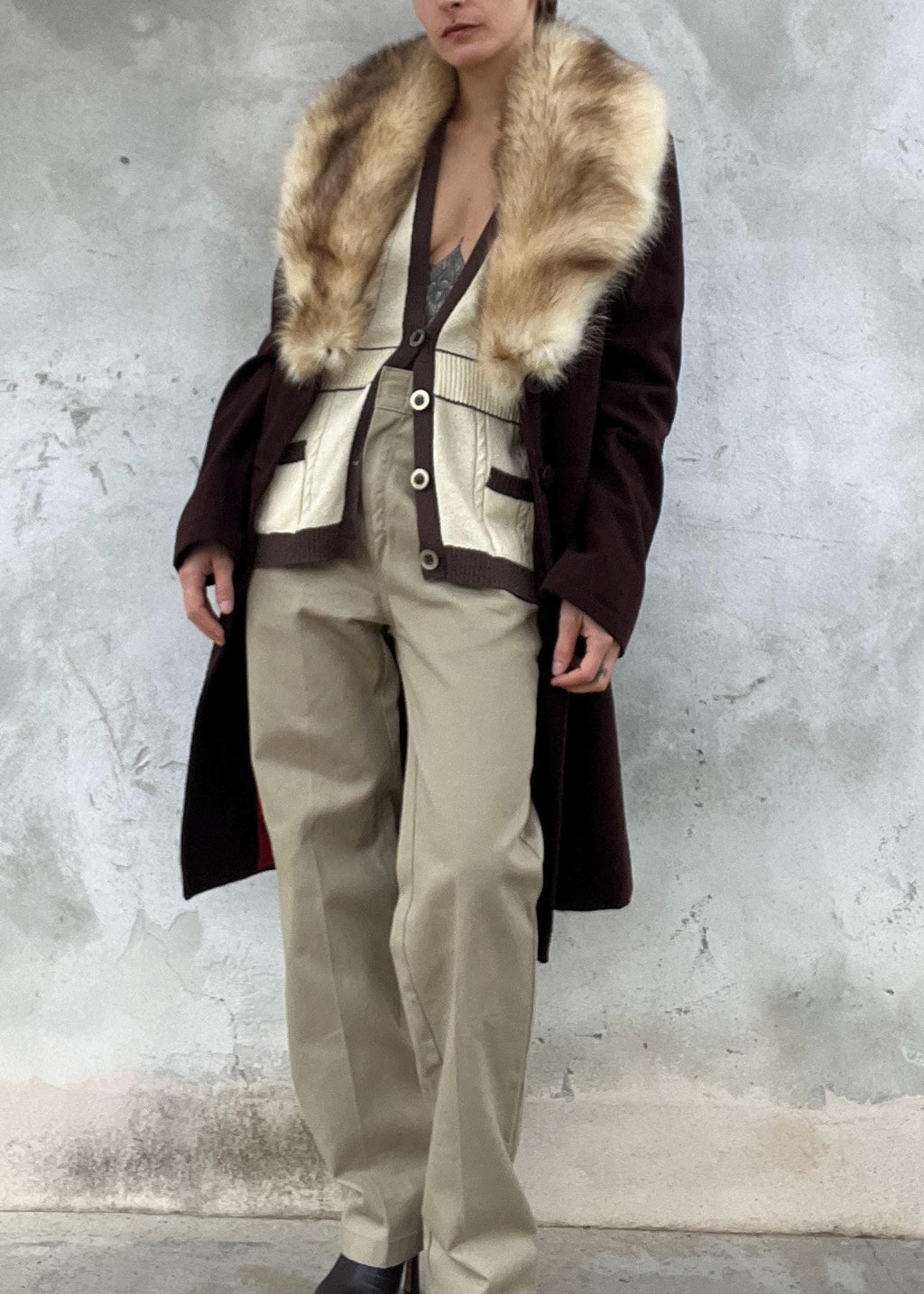 Cappotto marrone y2k con collo visone chiaro