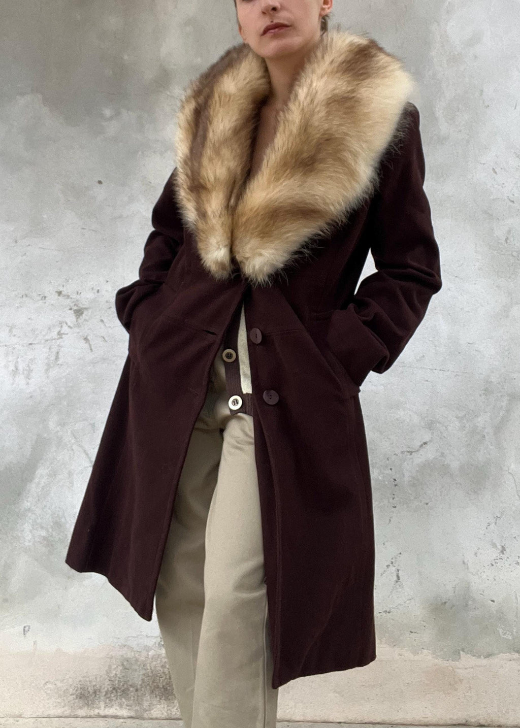 Cappotto marrone y2k con collo visone chiaro
