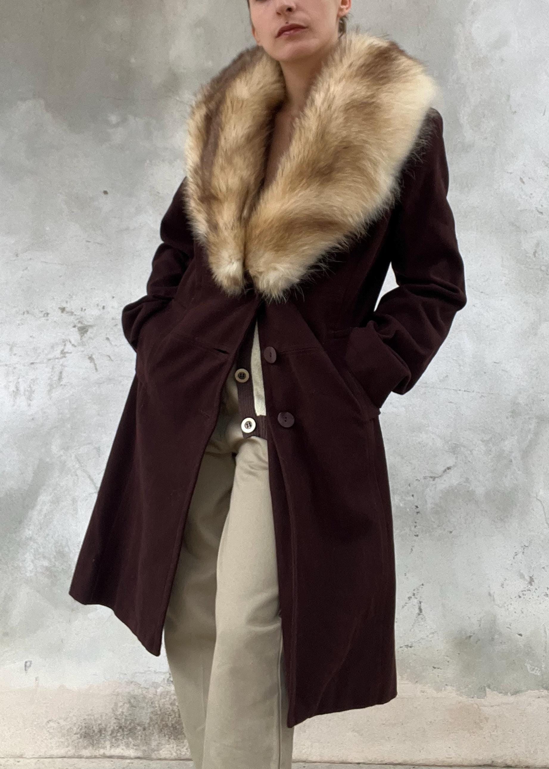 Cappotto marrone y2k con collo visone chiaro