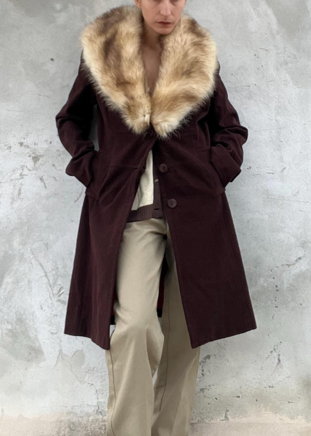 Cappotto marrone y2k con collo visone chiaro