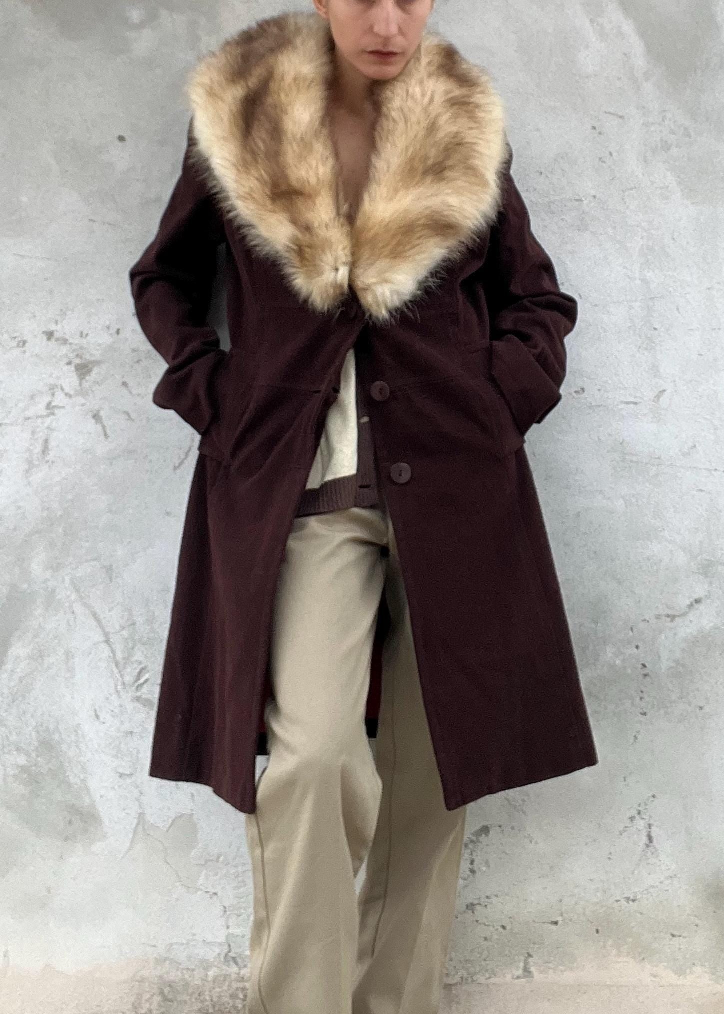 Cappotto marrone y2k con collo visone chiaro