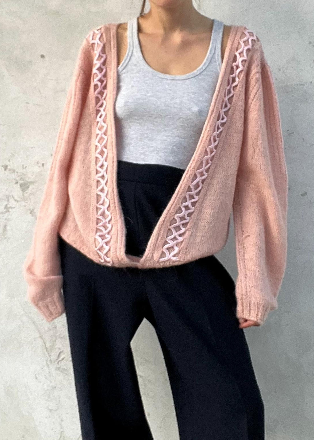 Cardigan vintage rosa con intreccio