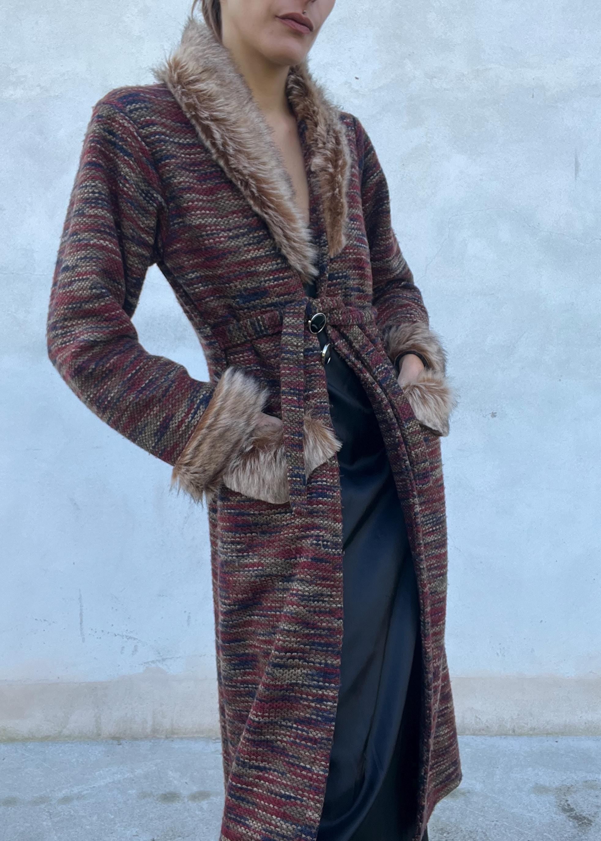 Cappotto vintage in maglia e finta pelliccia sui bordi