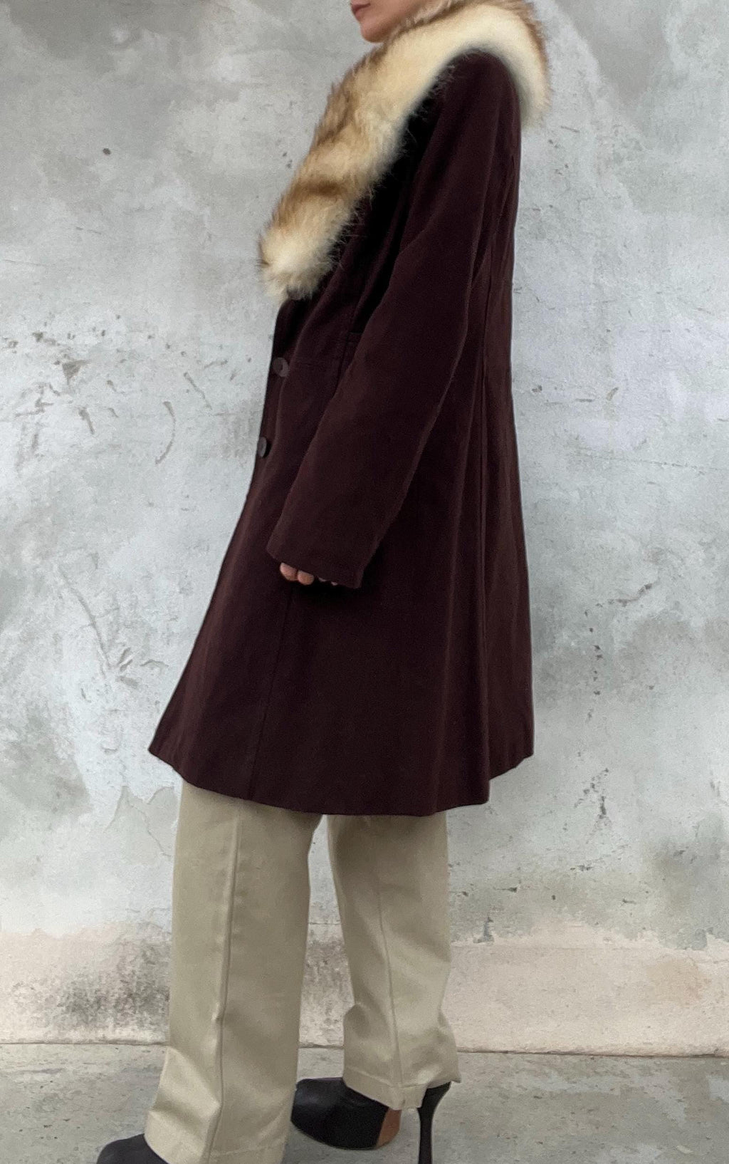 Cappotto marrone y2k con collo visone chiaro