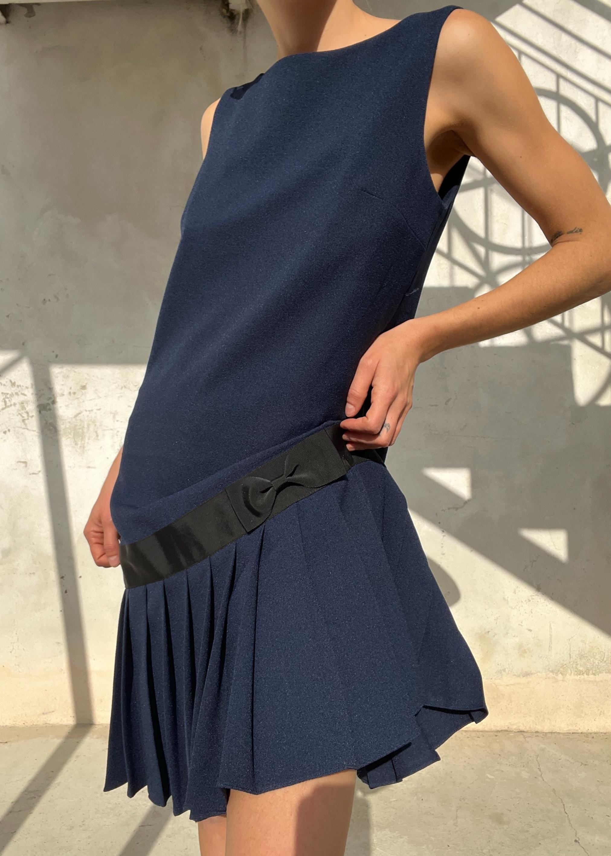 Abito tennis vintage blu con pieghe di  Karl Lagerfeld