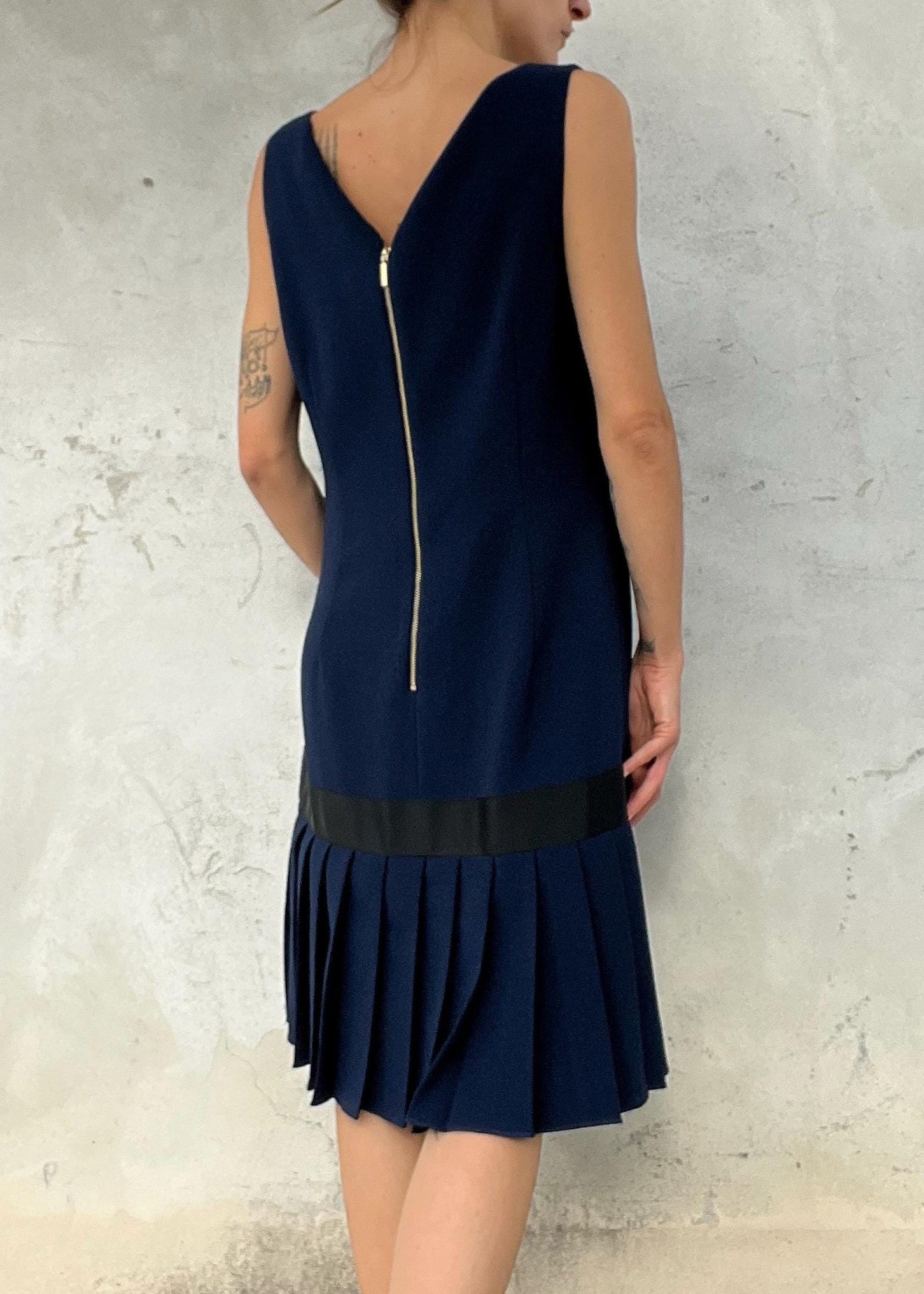 Abito tennis vintage blu con pieghe di  Karl Lagerfeld